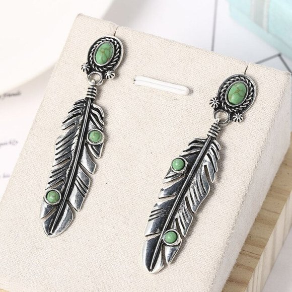 Stylish Dangling Feather Earrings "Spiritual" - Picture 2 of 3